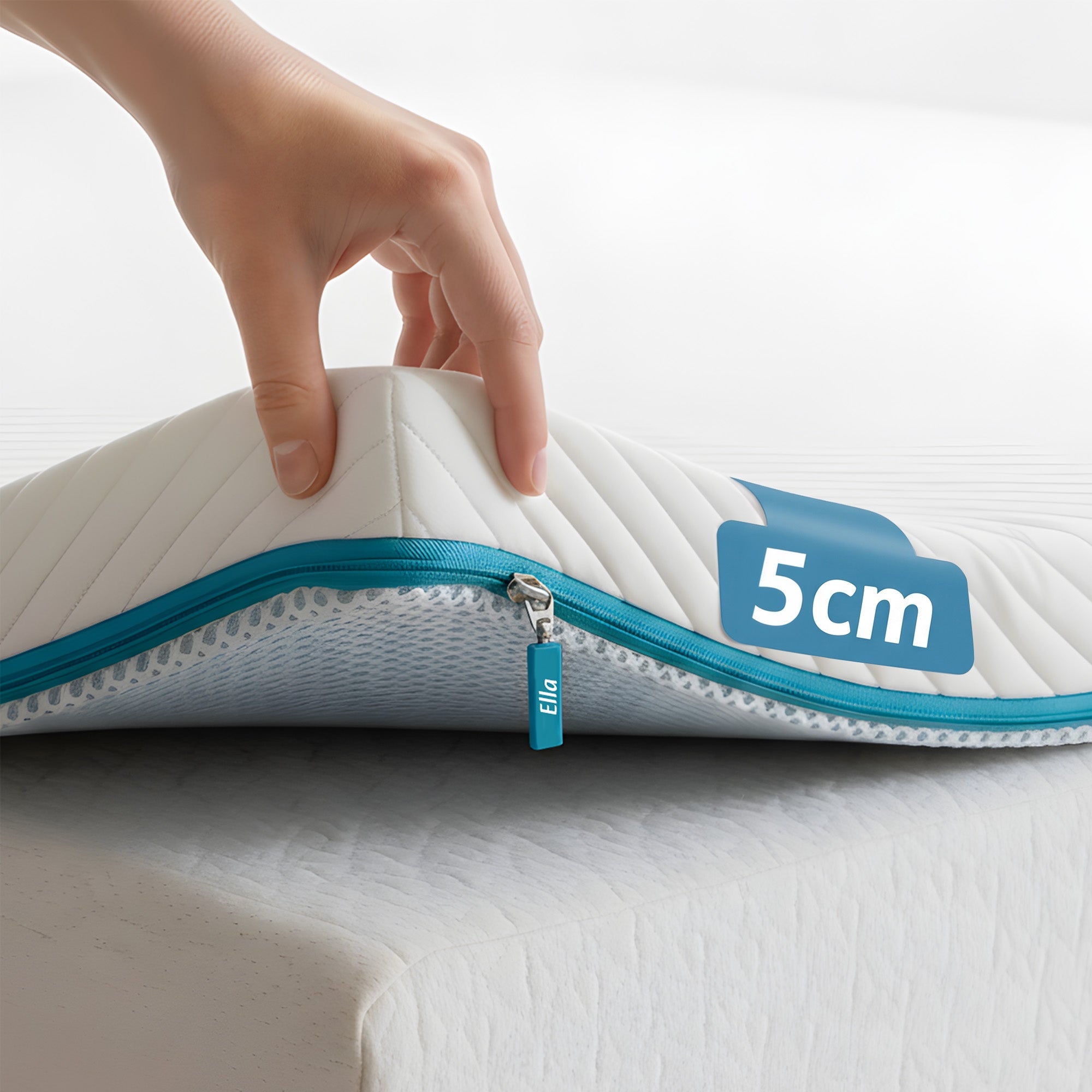 Ella Soft Matrastopper 5 cm met Moon Foam comfortlaag en bamboe hoes op een opgemaakt bed.