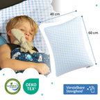 Slapend kind op Ella kinderkussen met afmetingen 40 x 60 cm, verstelbare stevigheid en OEKO TEX certificering.