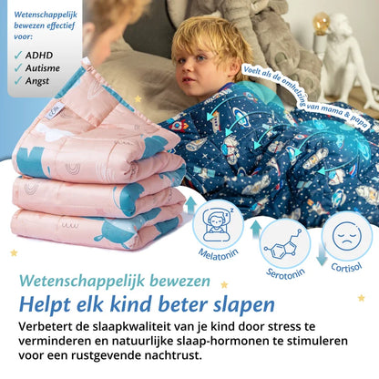 Kind onder Ella verzwaringsdeken met hippo-print, met voordelen voor ADHD, autisme en angst.