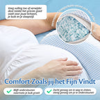 Zwangere vrouw met het Ella zwangerschapskussen voor comfortabele ondersteuning.