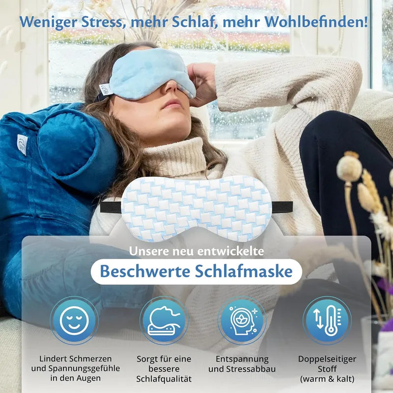 Frau mit aufgesetzter Schlafmaske auf dem Sofa, daneben vier Symbole: Augenentspannung, bessere Schlafqualität, Stressabbau und doppelseitiger Stoff